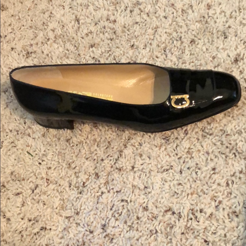 Black dress shoes